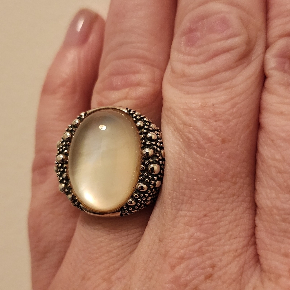 Mother Of Pearl Ring. NWT